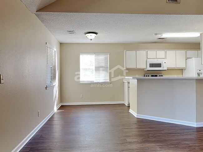 Photo - 106 Habitat Dr