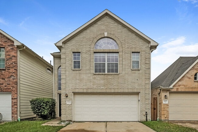 Building Photo - 814 Forest Ivy Ln