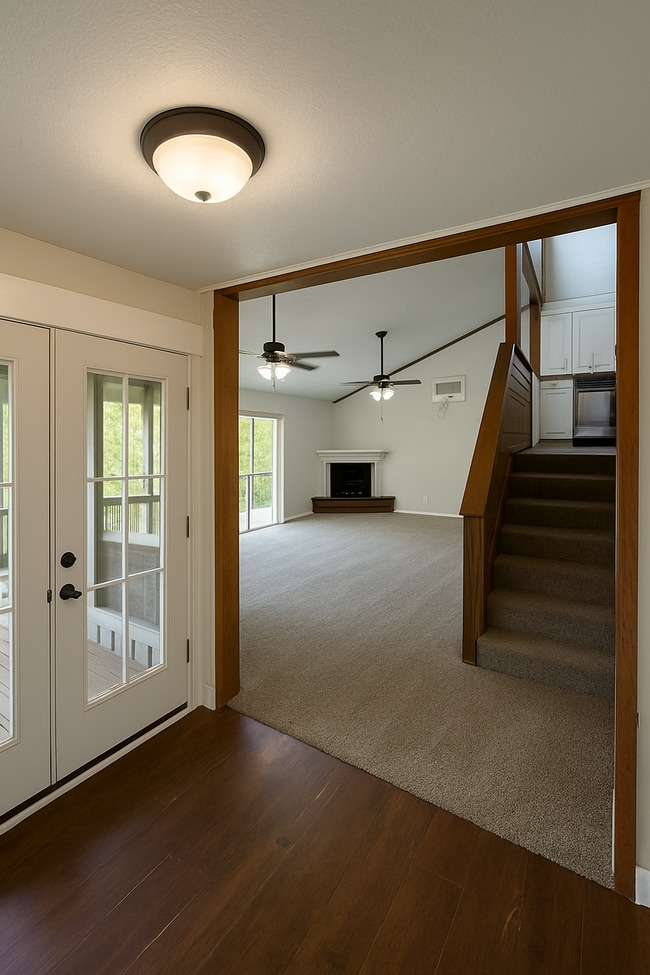 Photo - 140 Maple Leaf