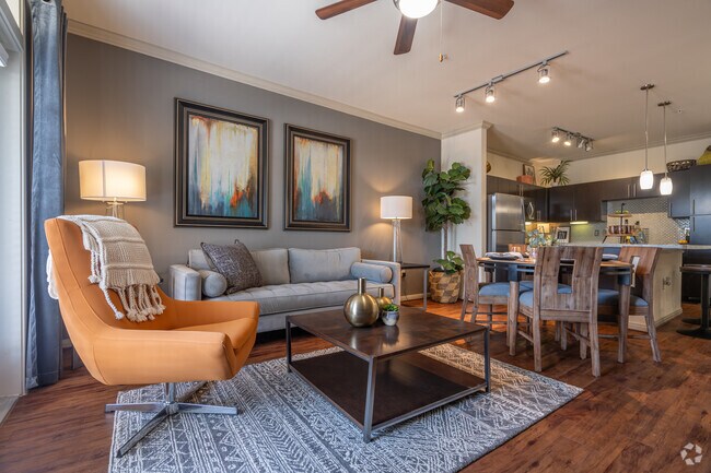 1BR, 1BA - 640SF