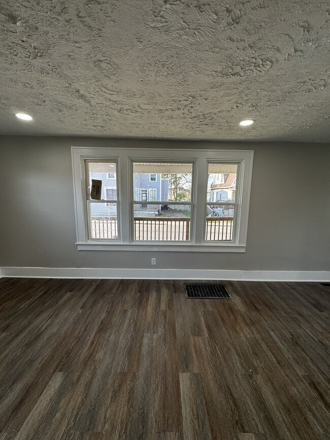 Photo - 120 W Brown Ave