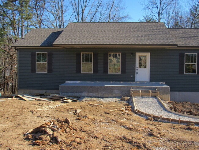Building Photo - 3 Bedroom & 2 Bath Single-Family Home