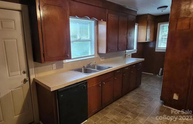 Photo - Room in House on Crispin Ave