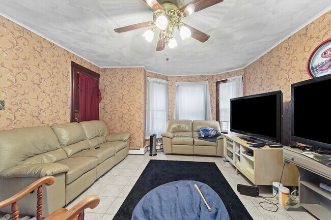 Photo - 147 Murray St