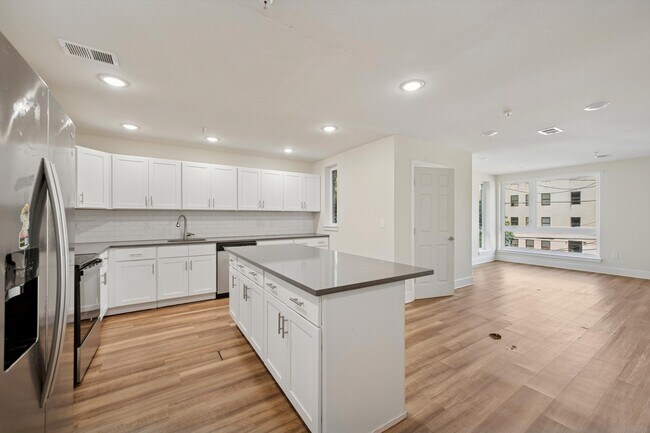 Building Photo - 1519 N Sydenham St Unit B