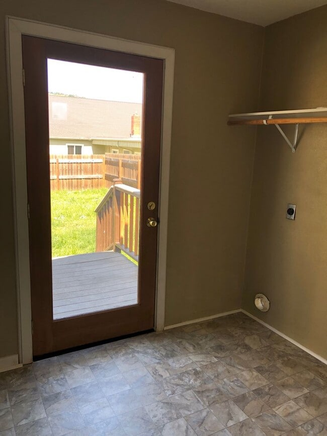 Photo - Cute 2 bedroom with garage
