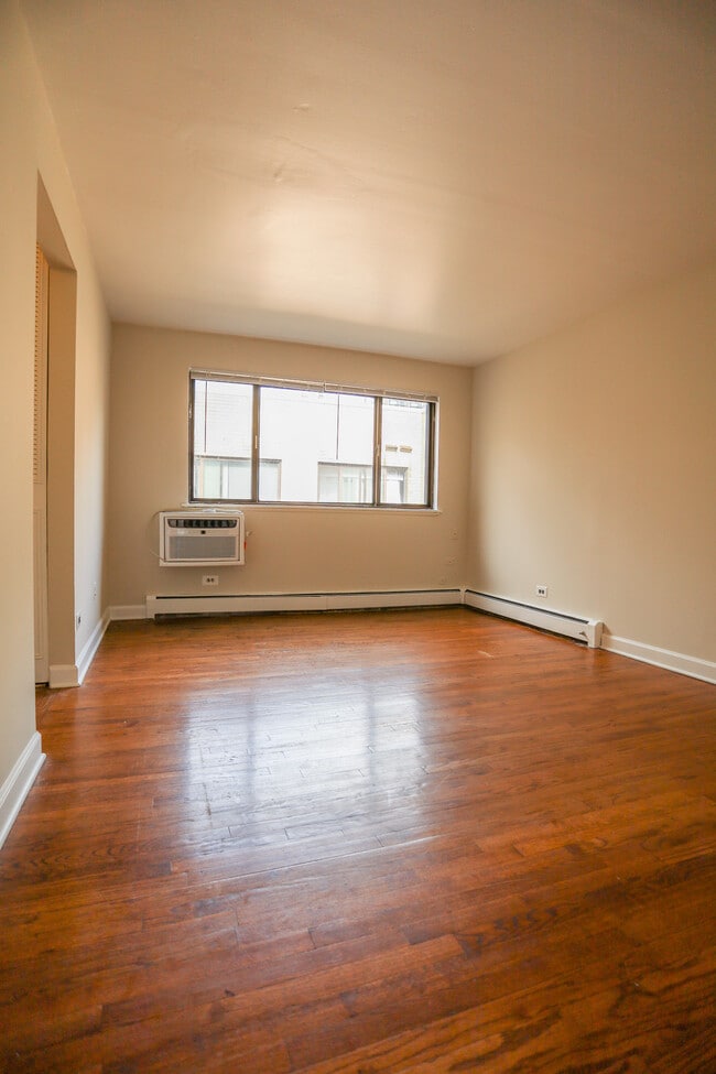 Photo - 5847 N Kenmore Ave Unit #211