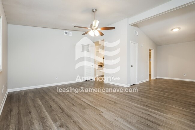 Photo - 2410 Broadmoor Dr