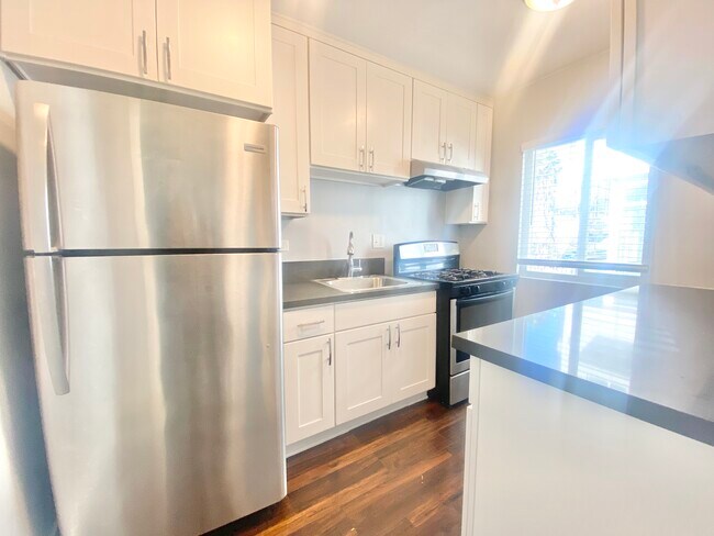 Photo - 5557 Carlton Way Unit 17