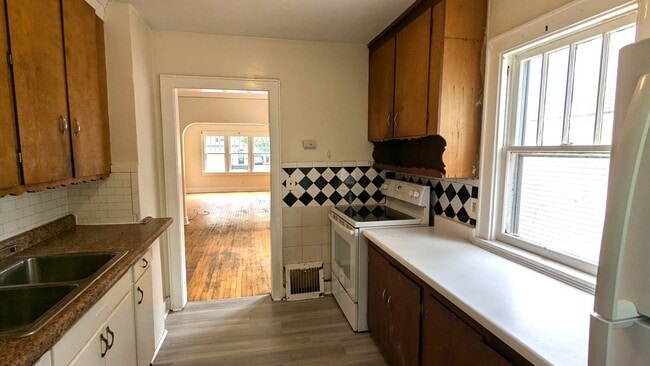 Photo - 1042 Ada Ave