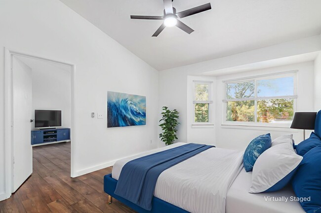 Building Photo - Beautifully Updated East Side Flats!