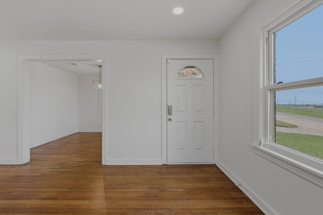 Photo - 2020 NE 30th St