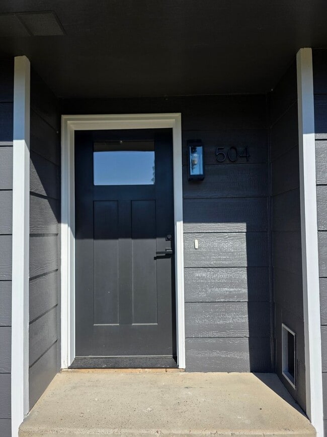 Photo - Perfectly remodeled 3BDR/1BA Single-level ...