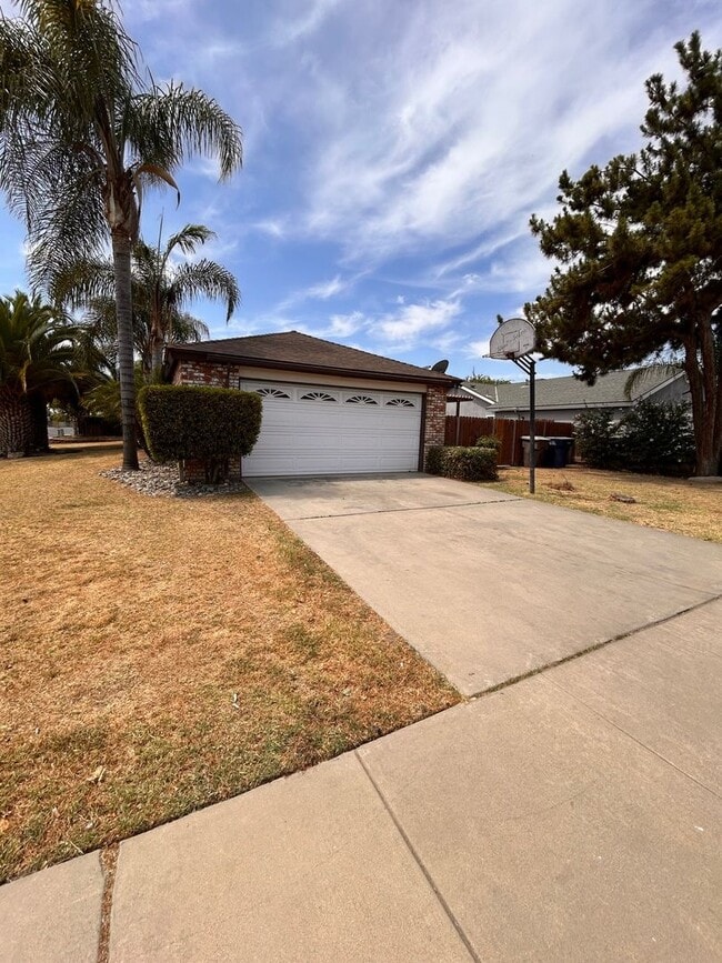 Photo - Cute home for rent in Tulare