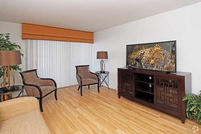 Photo - Crystal Lake Apartments