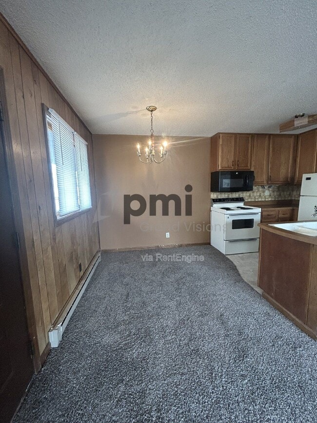 Building Photo - 955 4th St Unit 5