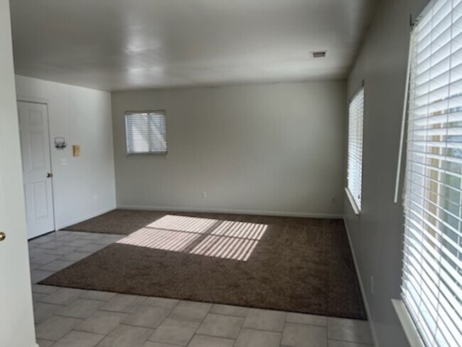 Photo - Roseville 8 Unit Unidad 16579