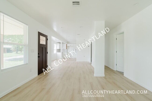 Photo - 2100 N Redmond Ave