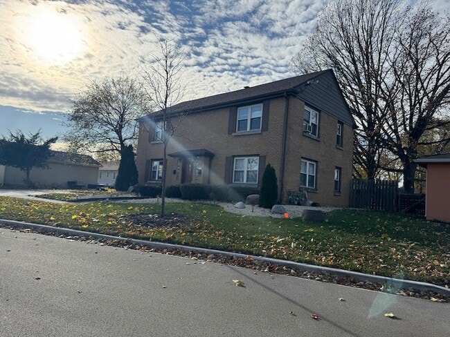 Building Photo - 1111 Lincoln St Unit 1