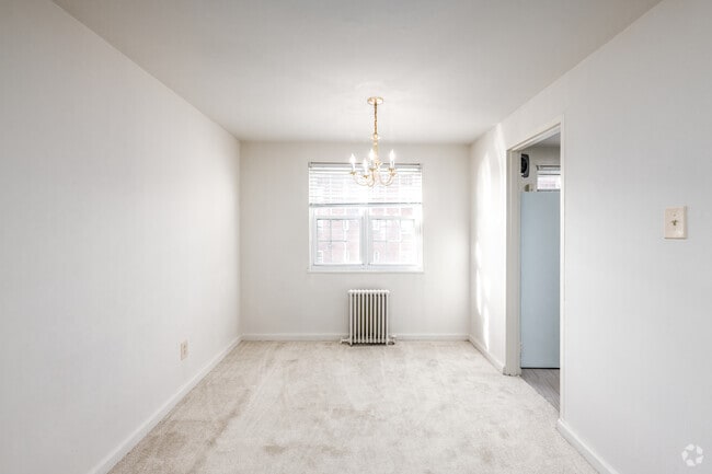1BR, 1BA - 543SF - Dining Area - Foxhall Apartments