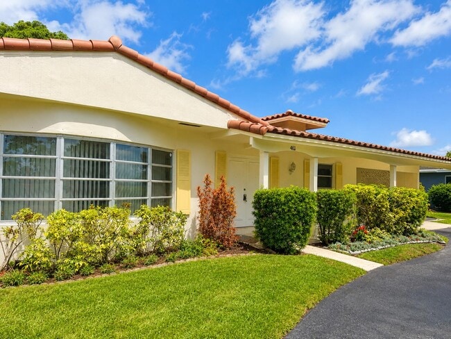Photo - 461 SW 54th Ave