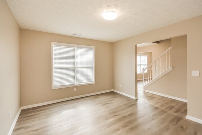 Photo - 205 Fieldstone Ln