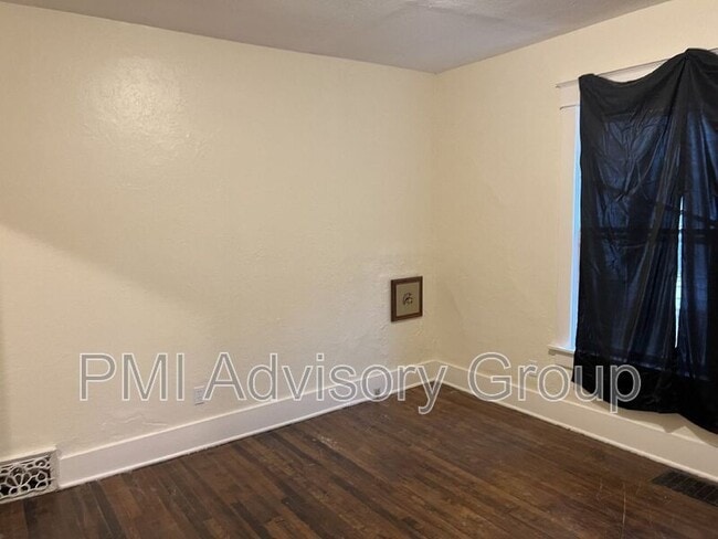 Building Photo - 1334 SW Mulvane St