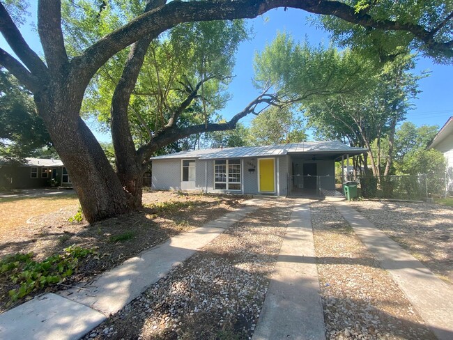 2/1 Near Mueller-1309 Westmoor Dr- Availab... - 2/1 Near Mueller-1309 Westmoor Dr- Availab... House