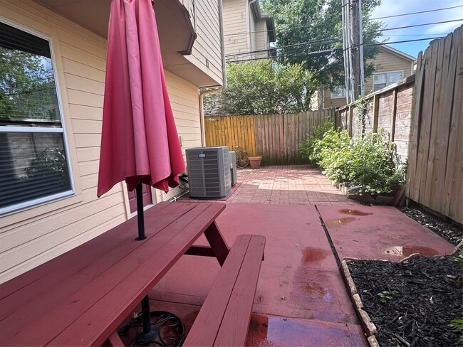 Photo - 4110 Woodhead St