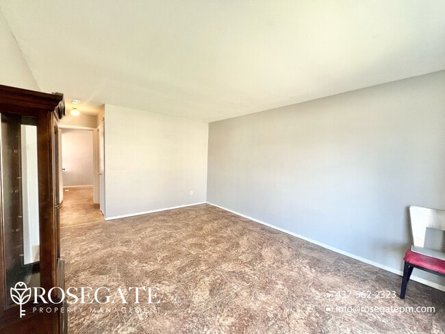 Photo - Bright 2-Bedroom Multiplex Unit with Parking in London! Unit 1