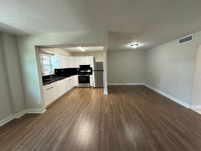 Photo - Beautiful and Spacious 2b1b Now Leasing fo... Unidad 318