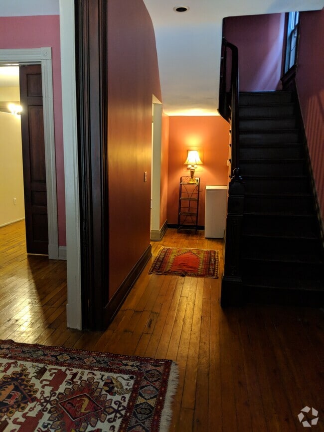 Building Photo - 223 W 4th St Unit 1 Rental