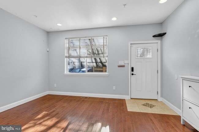 Building Photo - 1935 W George St