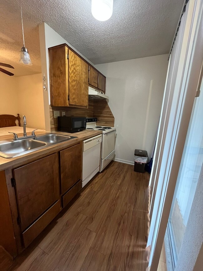 Photo - 1617 N Main St