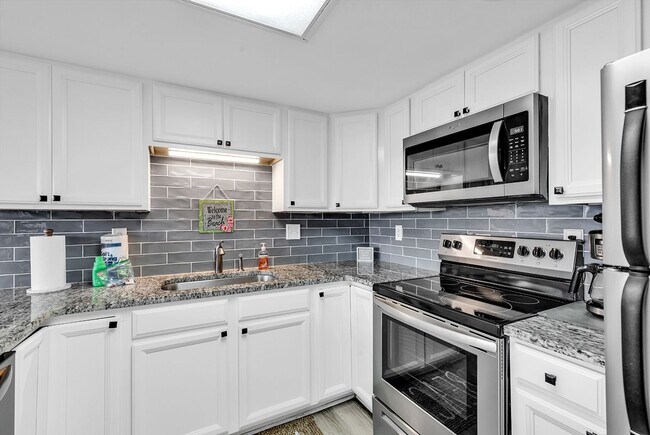 Photo - Winter condo rental in Surfside Beach. Ava...