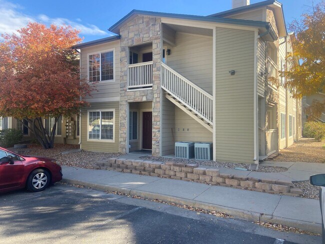 Building Photo - Nice 2 bedroom Condo right on the border o... Unit 202