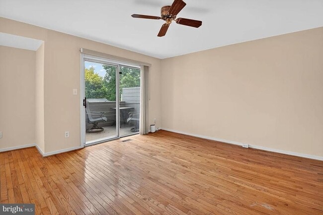Building Photo - 9805 Lake Shore Dr Rental