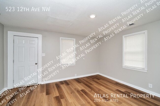 Photo - 523 12th Ave NW