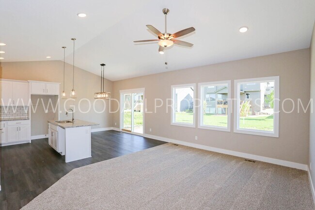 Photo - 4 Bedroom Ranch Home in Clive. Over 2000 s...