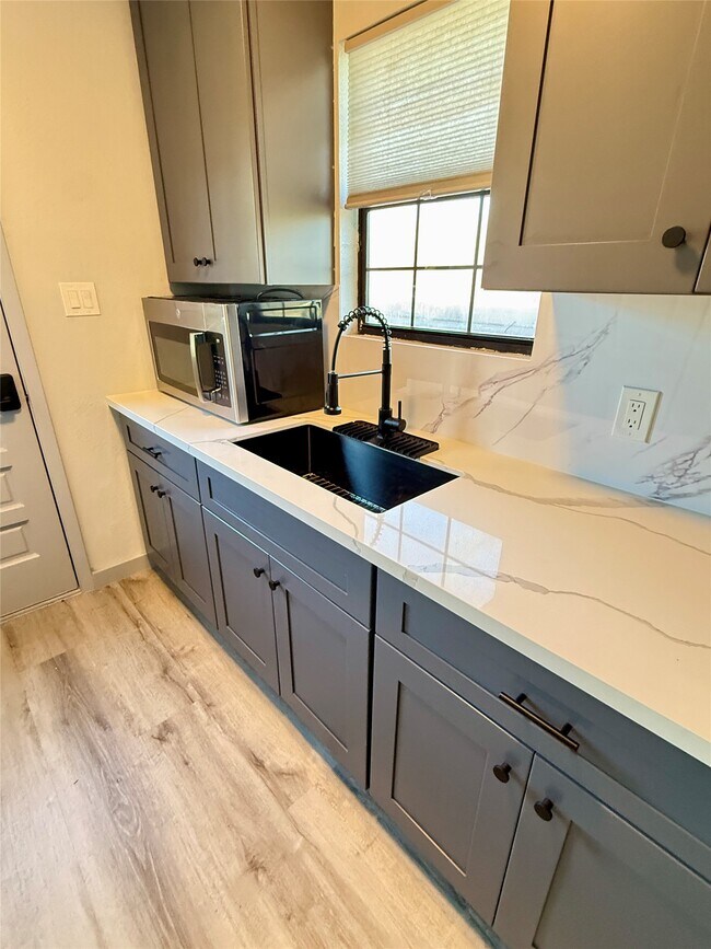 Photo - 210 N Mattson St