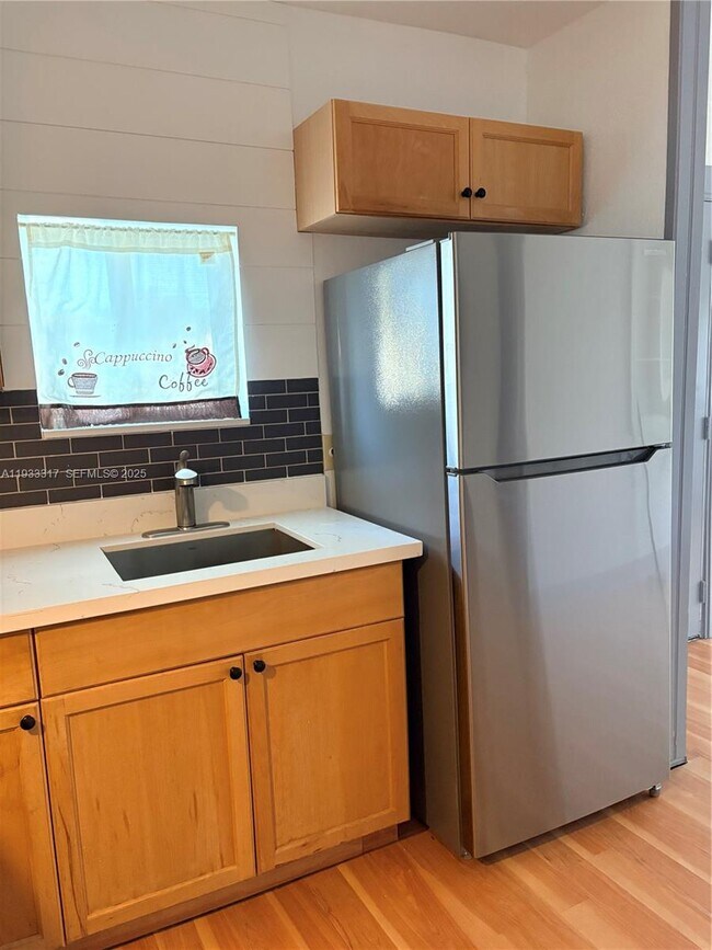 Photo - 249 SW 4th St Unidad 1