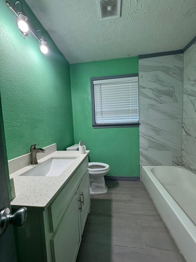 Photo - 5846 Westover St