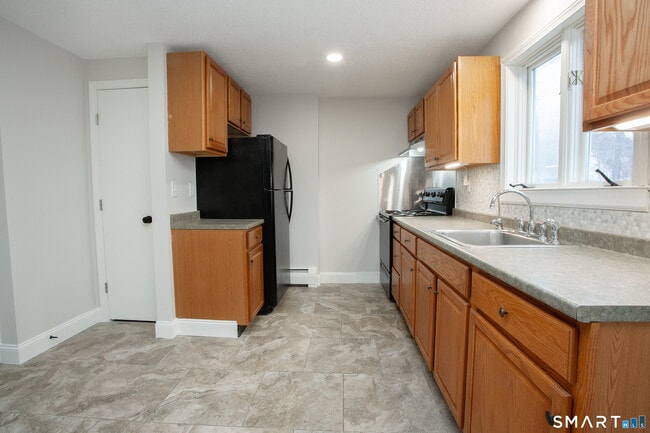 Photo - 366 Albany Turnpike