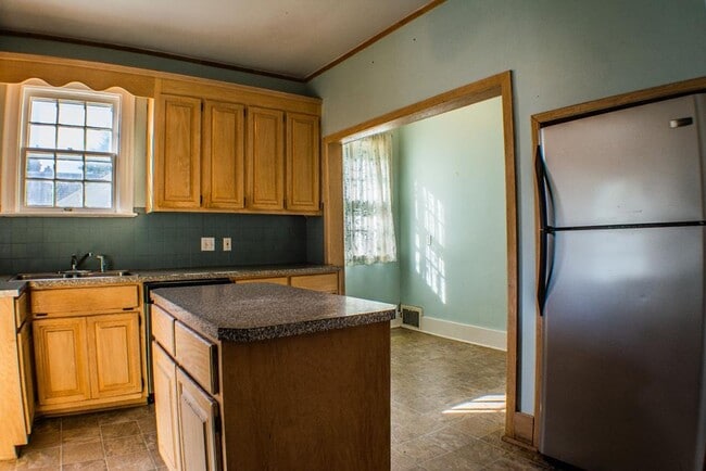 Photo - 617 Gales Ave