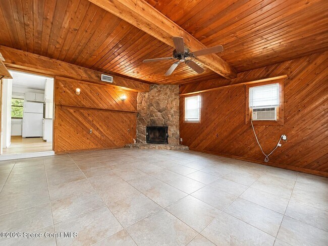 Photo - 1070 Lee Ave
