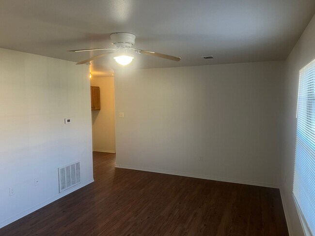 Photo - 350 S Davis St