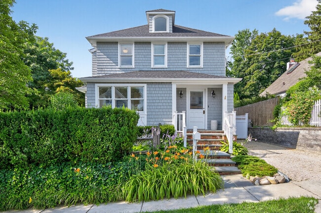 Building Photo - 25 Soundview Ave Rental