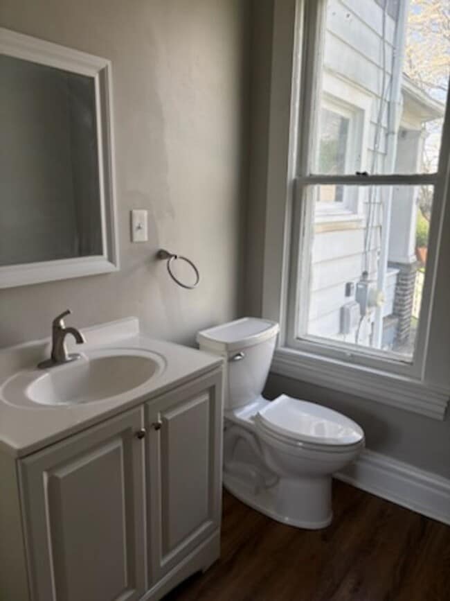 Photo - 515 Wallis Ave
