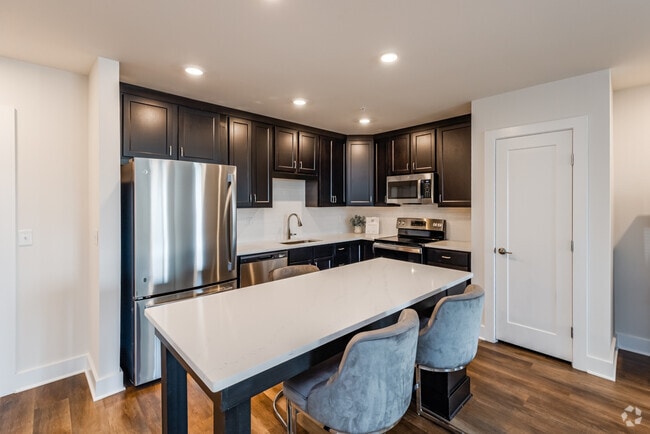 2BR, 2BA - 1,144SF