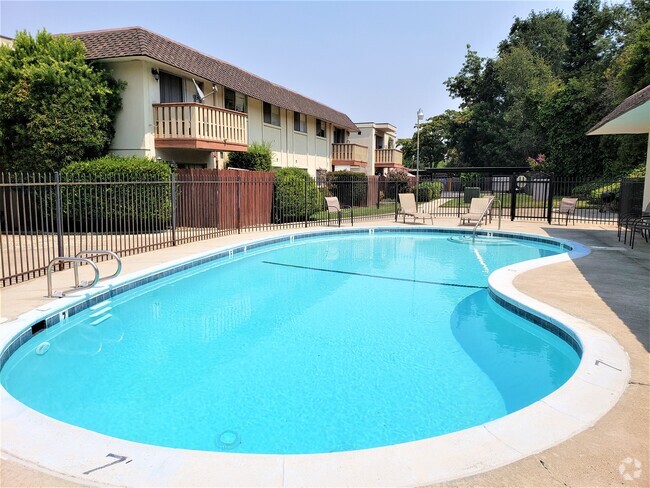 Spacious Pool - Arlington Apartments